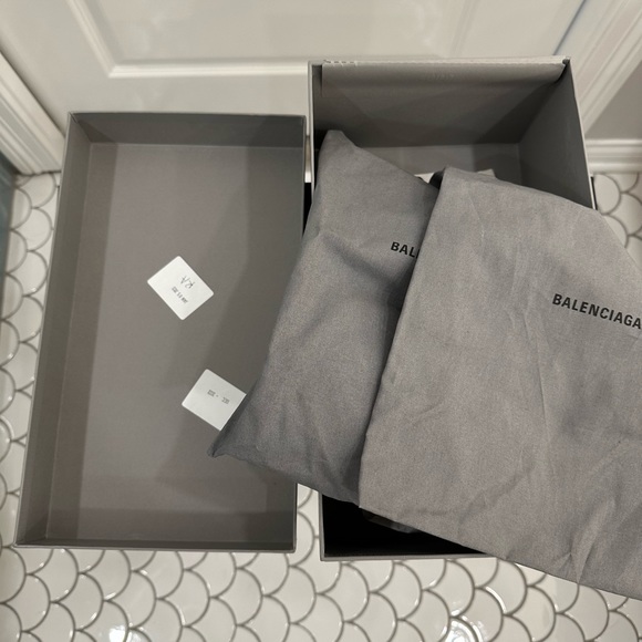 <SOLD> Balenciaga Furry Logo Slides (2022) - Picture 5 of 6